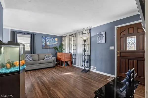 77 W Arthur Pl, Woodbridge Twp., NJ 08830