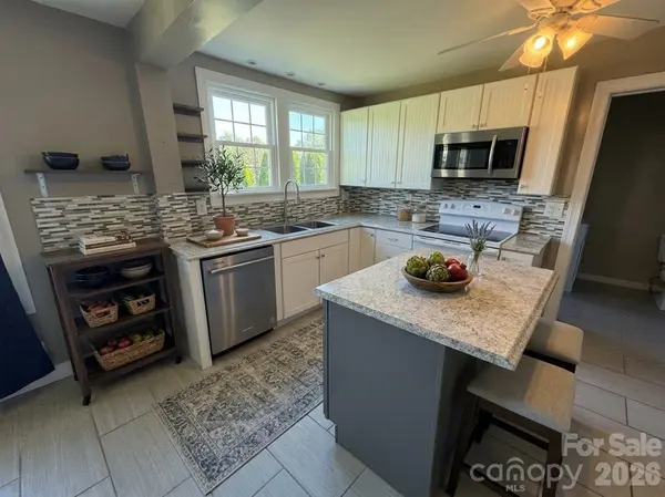 405 Jug Wilson ST, Morganton, NC 28655