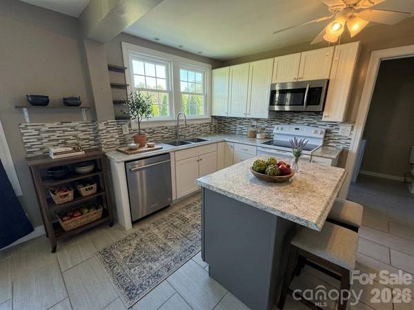 405 Jug Wilson ST, Morganton, NC 28655