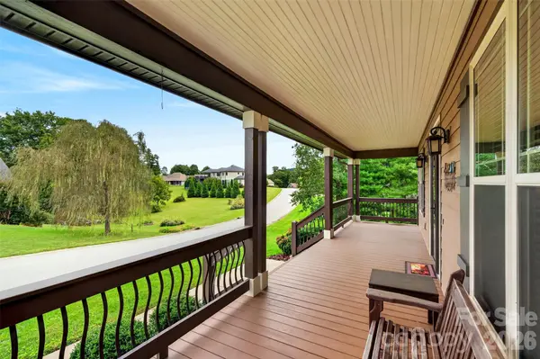 70 King Heights DR, Fletcher, NC 28732
