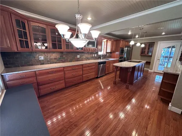 1613 SW 20th ST, Blue Springs, MO 64015