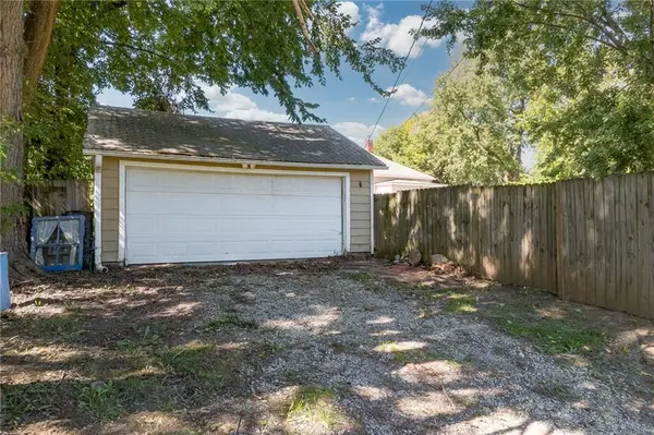2023 Main ST, St Joseph, MO 64505