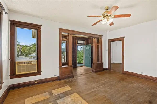2023 Main ST, St Joseph, MO 64505