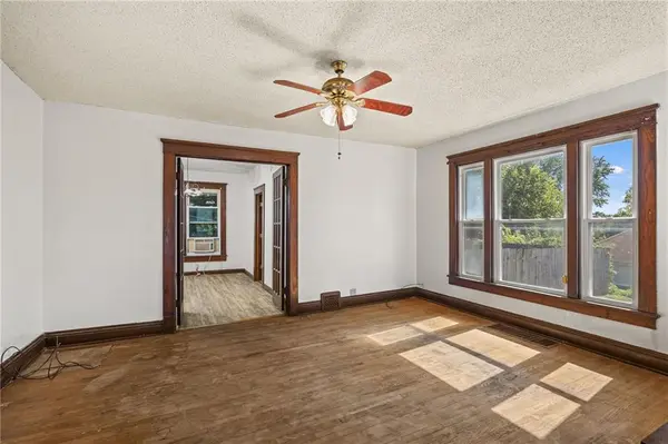 2023 Main ST, St Joseph, MO 64505