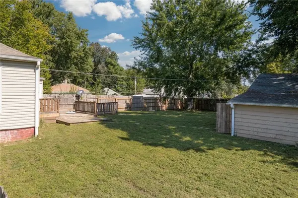 2023 Main ST, St Joseph, MO 64505