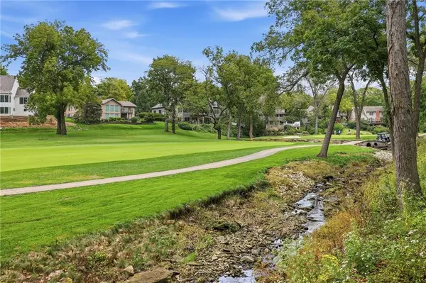 12637 Pawnee LN, Leawood, KS 66209
