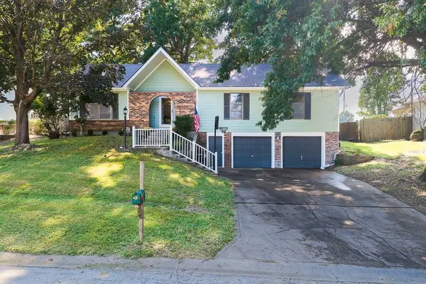 118 South 3rd CT, Lansing, KS 66043