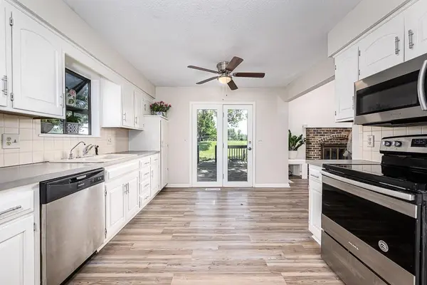 118 South 3rd CT, Lansing, KS 66043