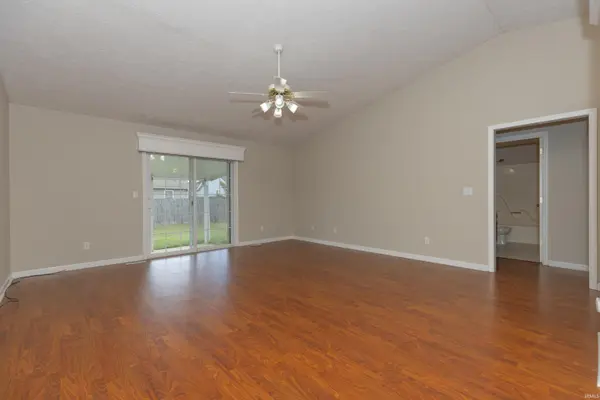 4100 Trinity DR, Newburgh, IN 47630