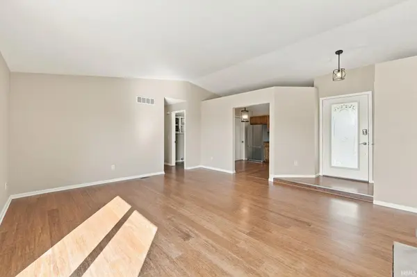 1910 E Dowling ST, Kendallville, IN 46755-9436