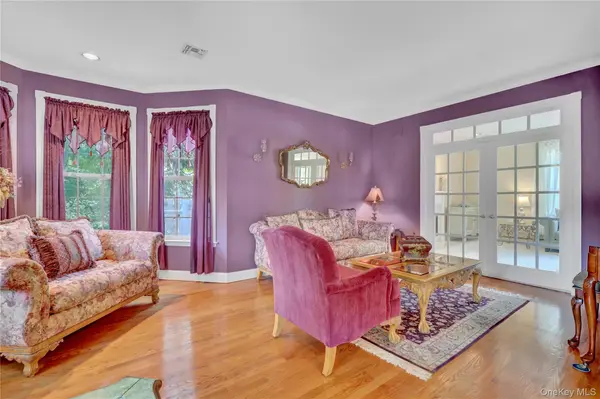 6 Patricks WAY, Saint James, NY 11780