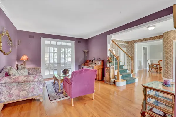 6 Patricks WAY, Saint James, NY 11780