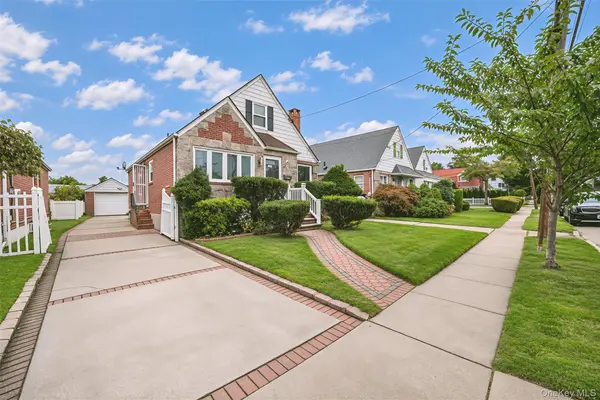 711 Covert AVE, New Hyde Park, NY 11040