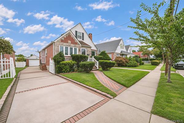 711 Covert AVE, New Hyde Park, NY 11040
