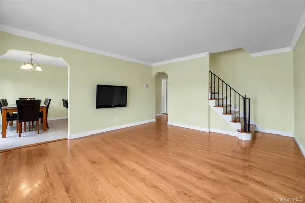 711 Covert AVE, New Hyde Park, NY 11040