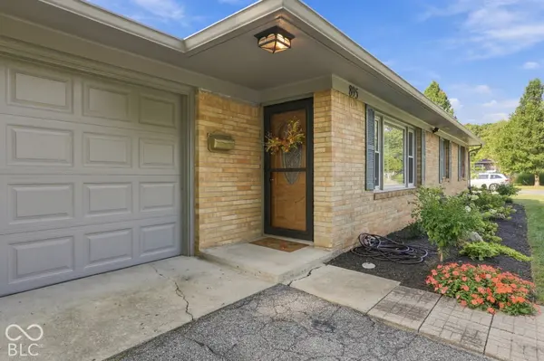 895 W Poplar ST, Zionsville, IN 46077