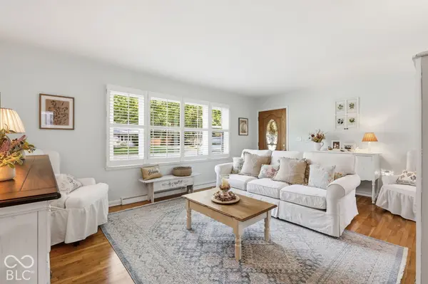 895 W Poplar ST, Zionsville, IN 46077