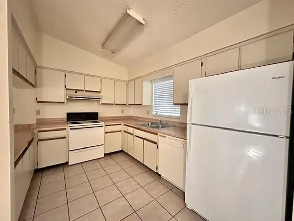 32801 LAKE SQUARE CT #2, Leesburg, FL 34788