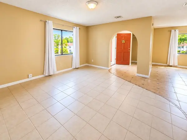 2086 OAK MEADOW CIR, South Daytona, FL 32119