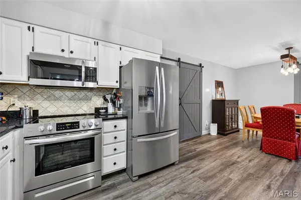 14 Cedarview CT, St Charles, MO 63303