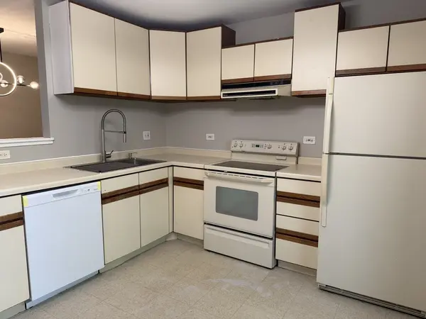 164 S Waters Edge DR #201, Glendale Heights, IL 60139