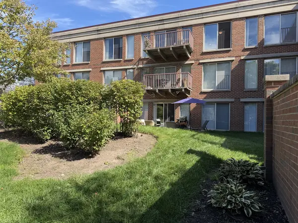 422 Kelburn RD #325, Deerfield, IL 60015