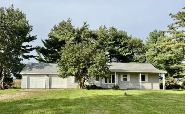21408 Lincoln RD, Sterling, IL 61081