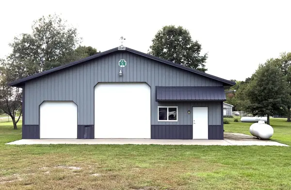 21408 Lincoln RD, Sterling, IL 61081
