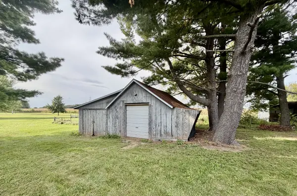 21408 Lincoln RD, Sterling, IL 61081