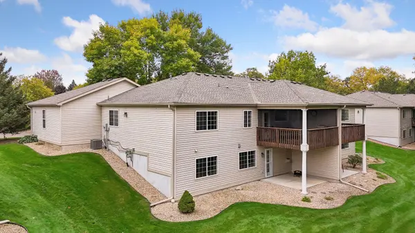 980 Carriage LN, Chaska, MN 55318