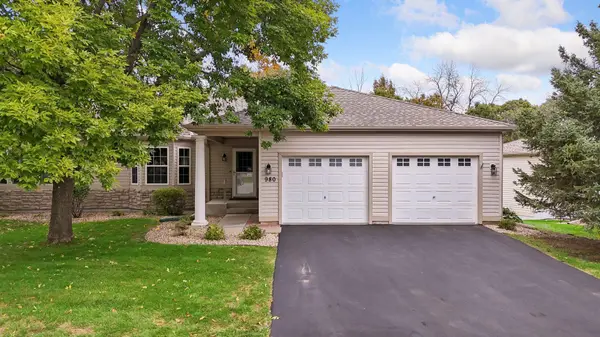 980 Carriage LN, Chaska, MN 55318