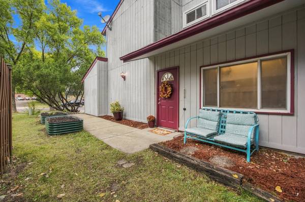 2346 Demores DR S, Fargo, ND 58103