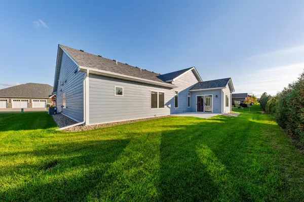 510 River Valley LN, Dundas, MN 55019