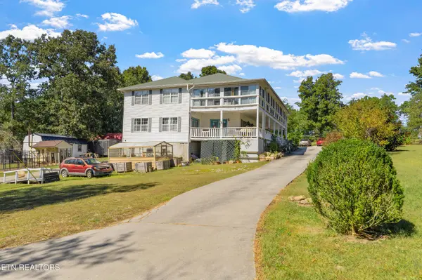 34 Rozzel Rd, Pikeville, TN 37367