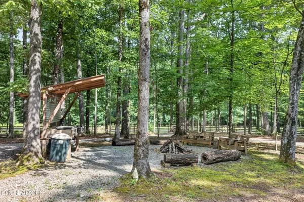 4207 Chapel Hill Rd, Crawford, TN 38554