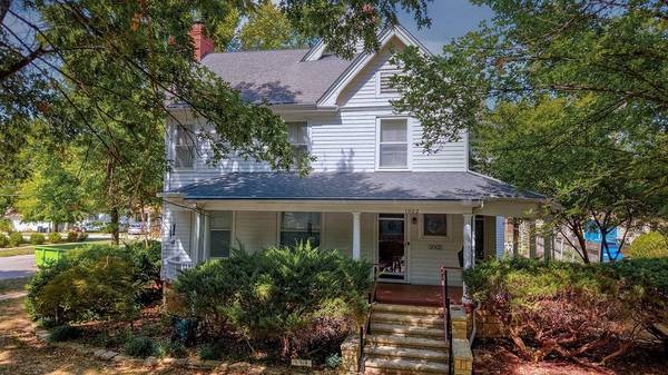 1002 E 9th Ave, Winfield, KS 67156