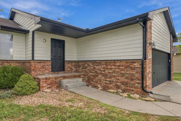 1012 E Winding Lane, Derby, KS 67037