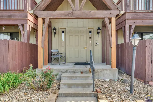 5633 SW Foxcroft South CIR #Unit 106, Topeka, KS 66614