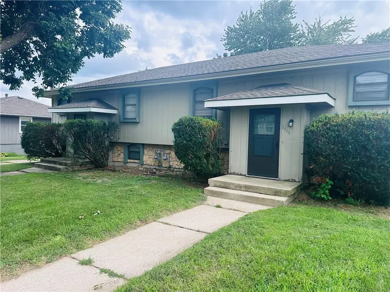 2504 SW Jackson ST, Blue Springs, MO 64015