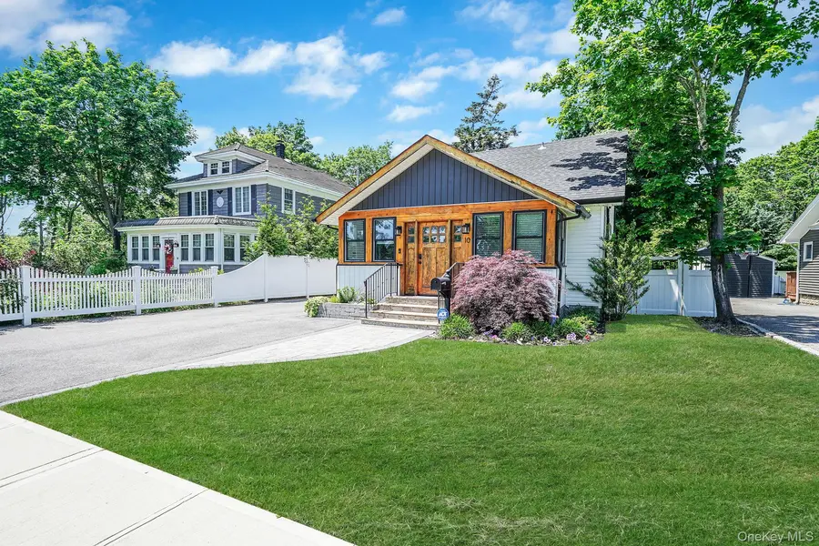 10 Bayview AVE, East Islip, NY 11730