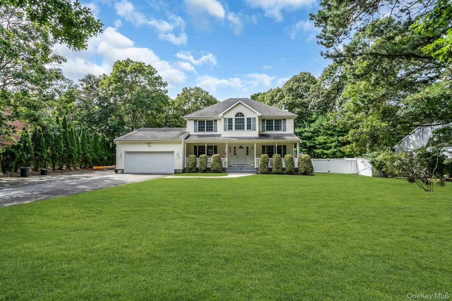 61 Washington Heights AVE, Hampton Bays, NY 11946