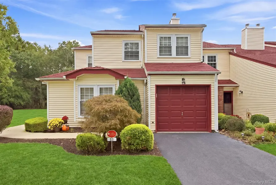 13 Hancock CT, Coram, NY 11727
