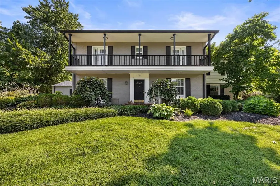25 Berkshire DR, Richmond Heights, MO 63117