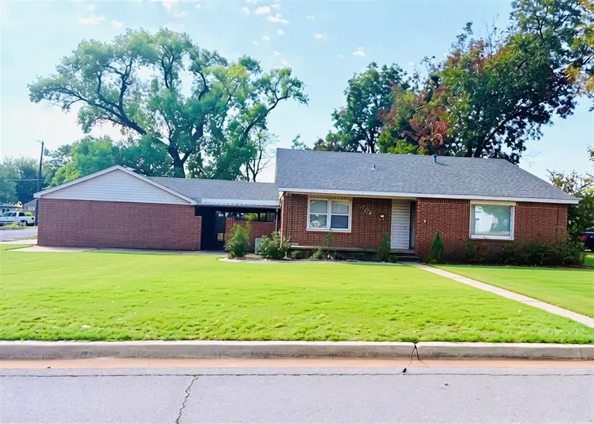 1204 W C AVE, Elk City, OK 73644