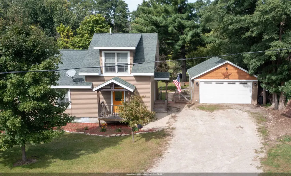 725 SHEARER ST, Waupaca, WI 54981