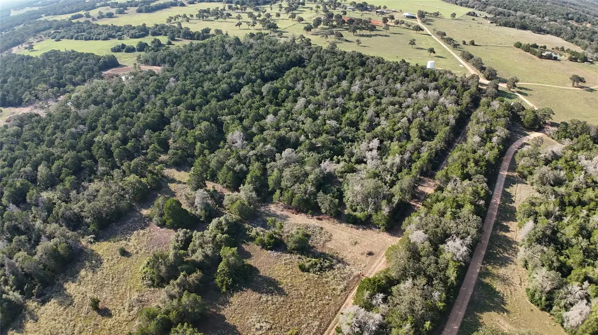 000 Charles Burnes LN, Rosanky, TX 78953