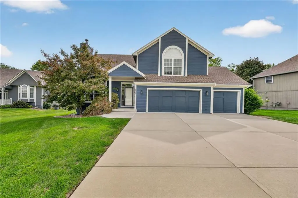 2017 SW Post Oak RD, Lee's Summit, MO 64082