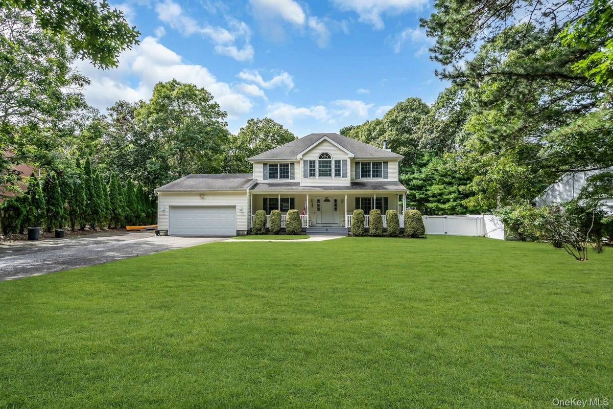 61 Washington Heights AVE, Hampton Bays, NY 11946