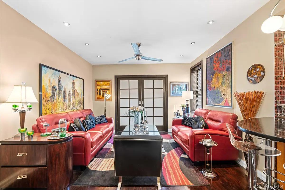 50 East 8th #6P, New York (manhattan), NY 10003