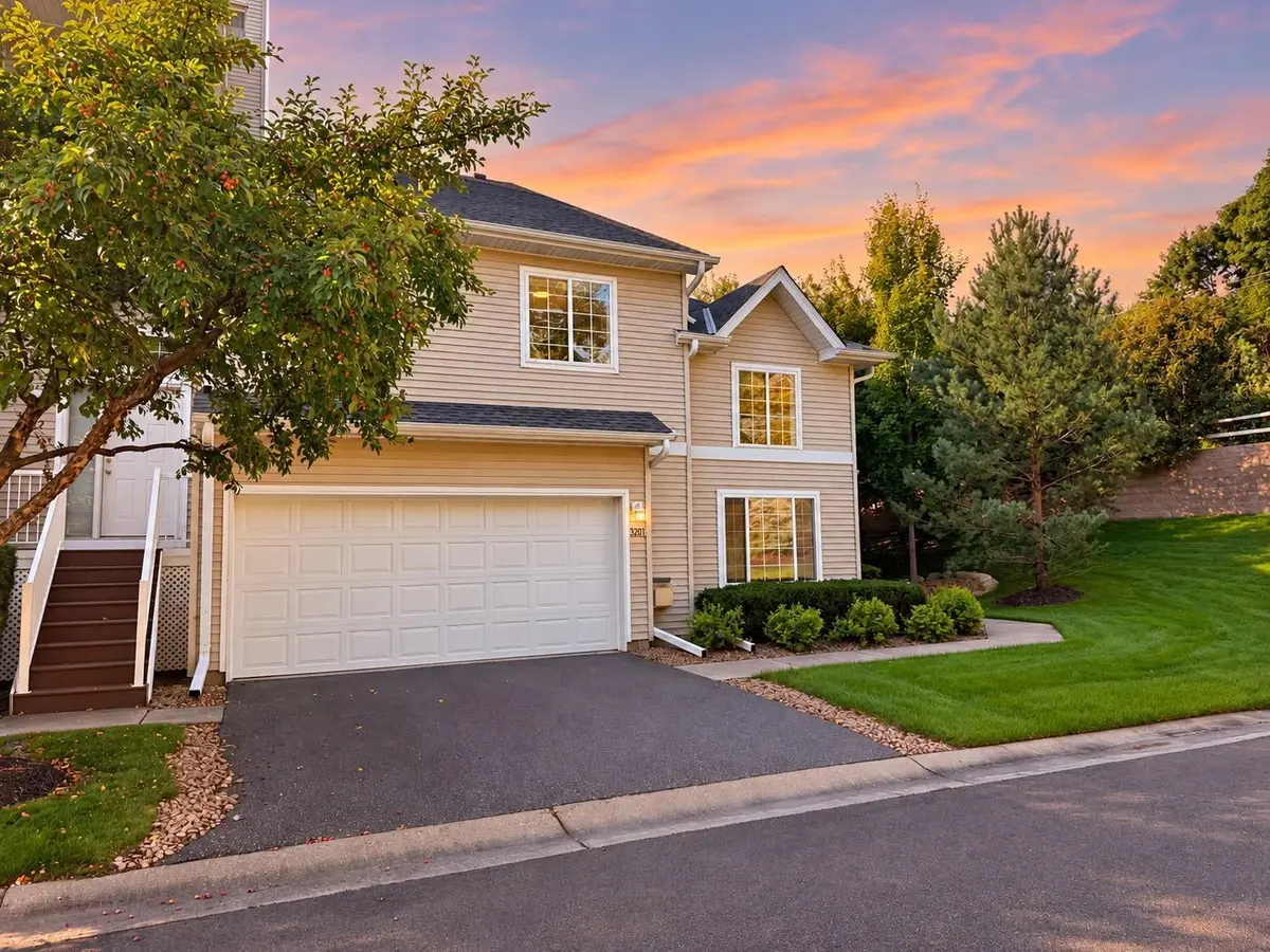320 Willoughby WAY W, Minnetonka, MN 55305